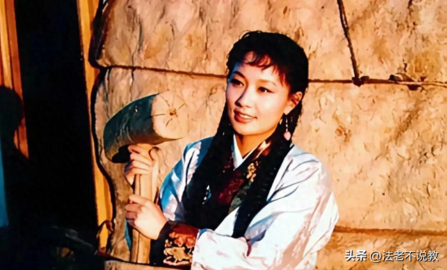 那尔那茜变乱一连发酵，一张饭局合影被挖出来，从中可以看出端倪
