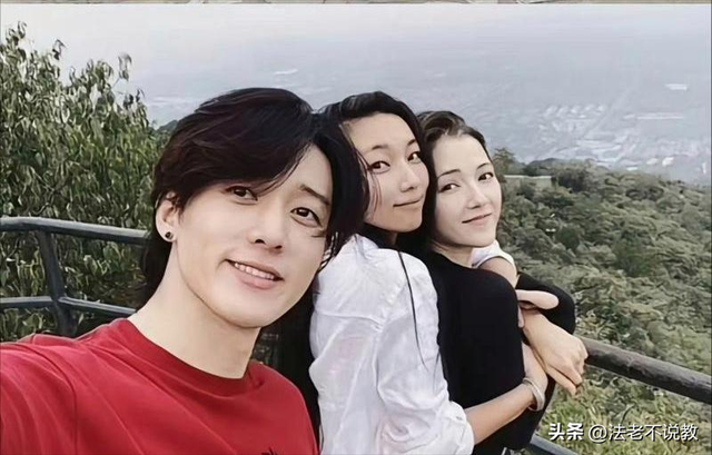 那尔那茜变乱一连发酵，一张饭局合影被挖出来，从中可以看出端倪
