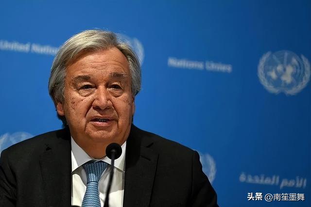特朗普要动武，中梗直

面回击，伊朗一句话让局面彻底变了