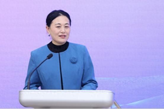 北京语言大学国贸系主任张爱玲遇意外离世 眼见者：在清华大学内骑车时被树砸中