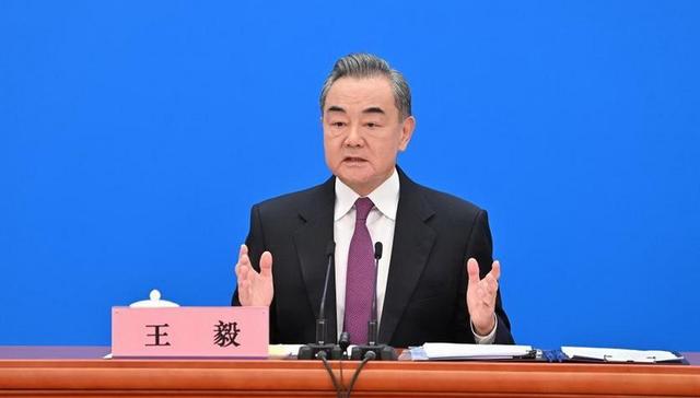 王毅回京不到2小时，深夜接到中东急电，中方对伊朗已是穷力尽心
