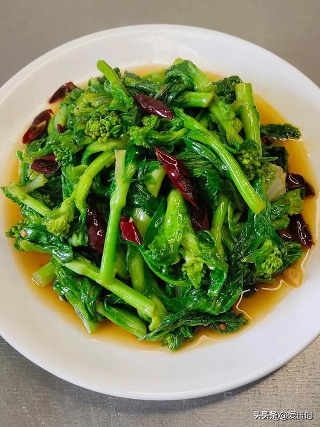 趁着孩子放假了，预备这些年夜
餐，年夜
家聚一聚，不用到外面吃了