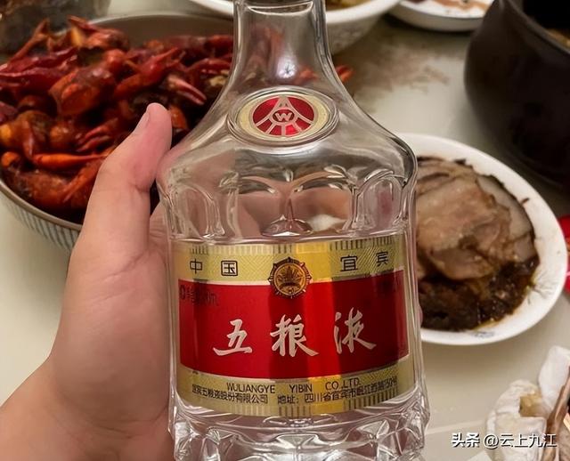 别看五粮液有名，四川人宴客却很少喝，反而更喜欢这5款小众酒