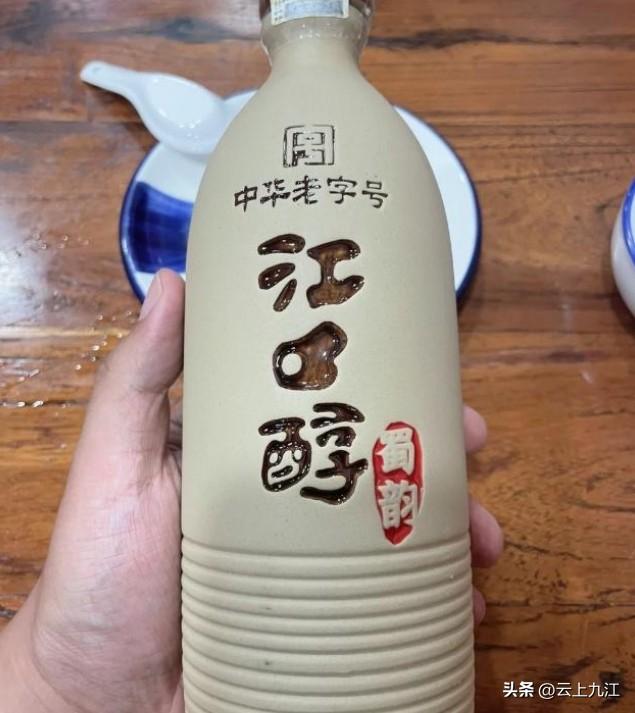 别看五粮液有名，四川人宴客却很少喝，反而更喜欢这5款小众酒