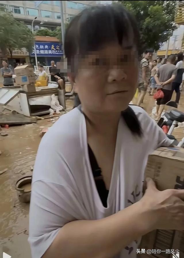 怀集哄抢事件后续：几千元现金被顺走，老板怒发四问，本地人发声