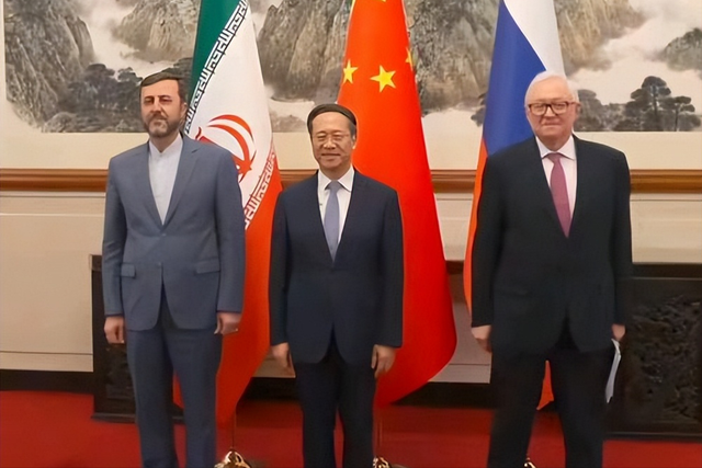 美国动武期近
，中国飞机进入伊朗？中方丑话说前头，这事要美负责