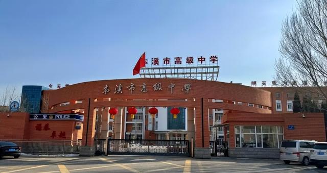 李雪琴事件升级！举报人再晒证据实锤，被曝学历造假只是冰山一角