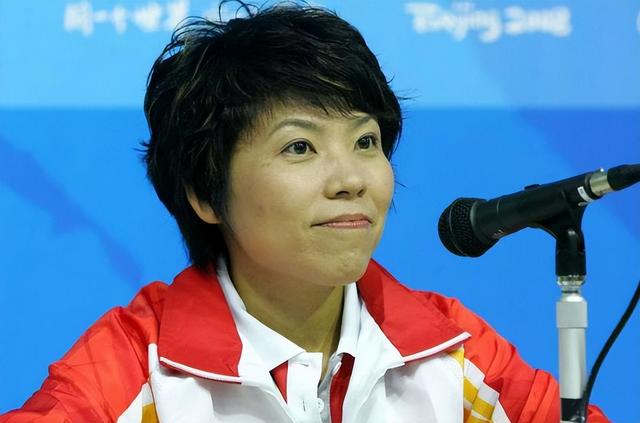 败光20亿、向洋人下跪、国籍成谜，邓亚萍身上的标签到底是真是假