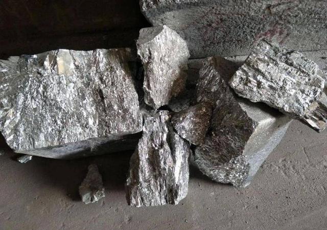 特朗普又对华加关税！最高1157%！军用稀土不要了？3周后中美再谈