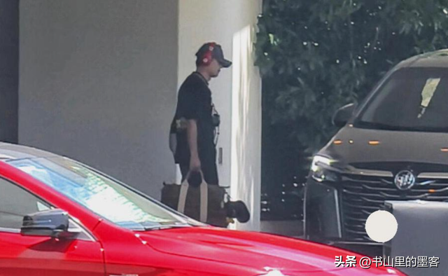 这一次，被官方除名的曾毅，毕竟
为自己的“无知”付出了价值
！