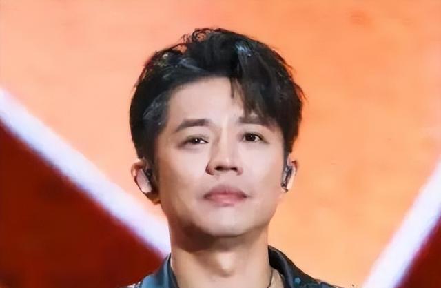 凤凰传奇被曝遭封杀！演唱会取消后不到48小时，传来3年夜
重磅新闻
