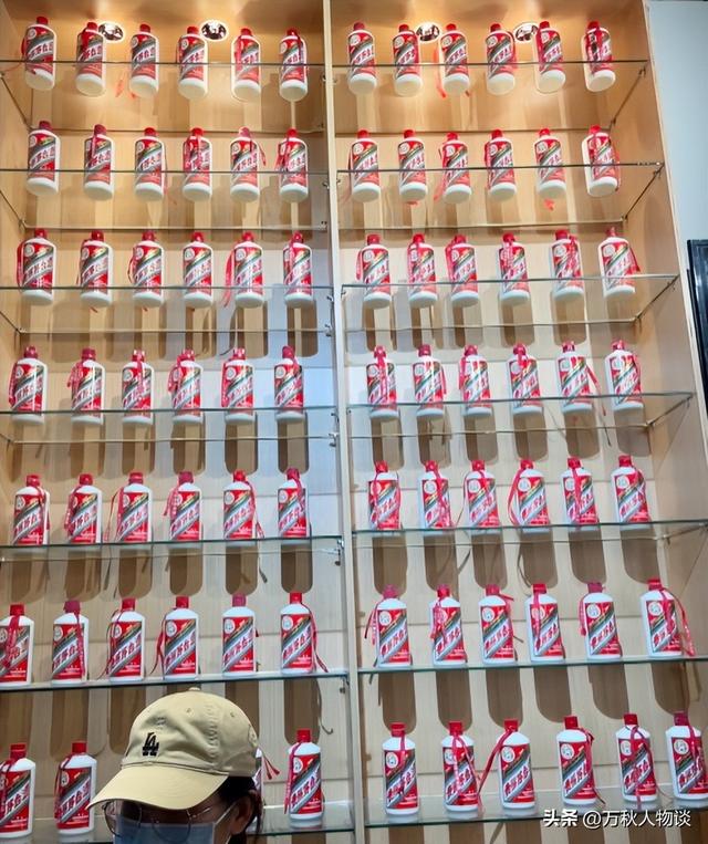 一夜亏失落
一辆奔驰！茅台暴跌到了“白菜价”，酒商：根本
不让人活