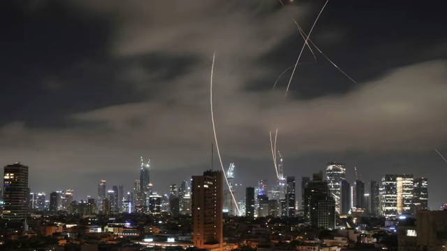 以军战机打穿伊朗防空，打出一意外效果：中国武器在中东又火了?