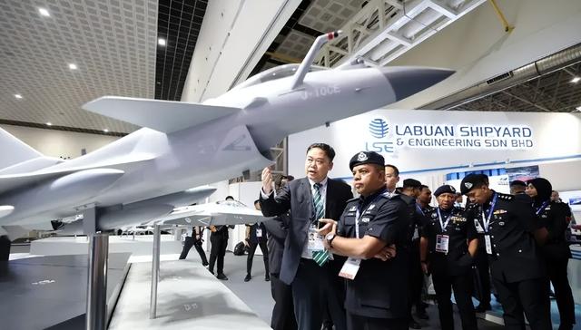 以军战机打穿伊朗防空，打出一意外效果：中国武器在中东又火了?