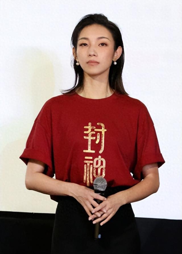 凤凰传奇再迎坏新闻
！曾毅越扒越有，但结果估计

和你想得不一

样