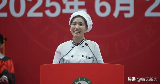 公夷易近


日报和央目力
挺：延边大学结业仪式，食堂阿姨发言让弟子泪目
