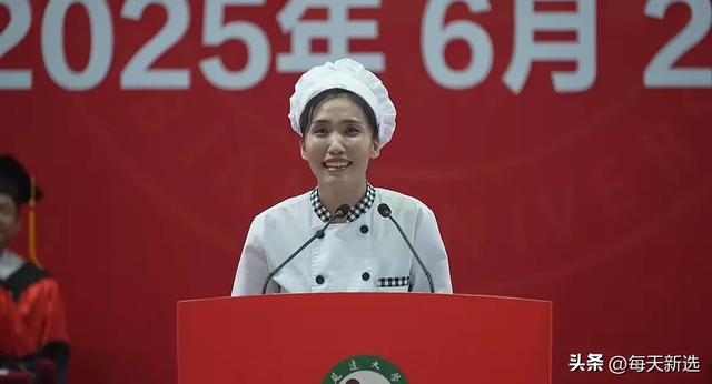 公夷易近


日报和央目力
挺：延边大学结业仪式，食堂阿姨发言让弟子泪目