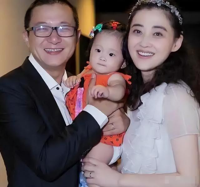梅婷北京豪宅内景曝光，十小我
住一栋别墅，屋里有些紊乱