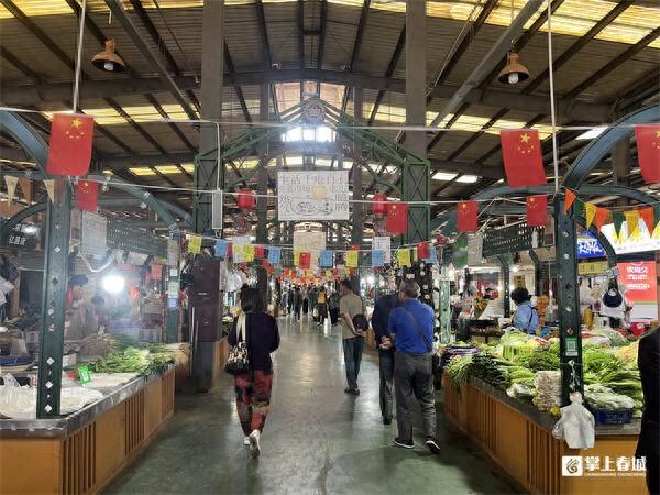昆明野生菌上市雨季催生“亲民价”！ 附东华菜市场逛吃攻略