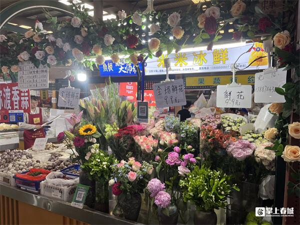 昆明野生菌上市雨季催生“亲民价”！ 附东华菜市场逛吃攻略
