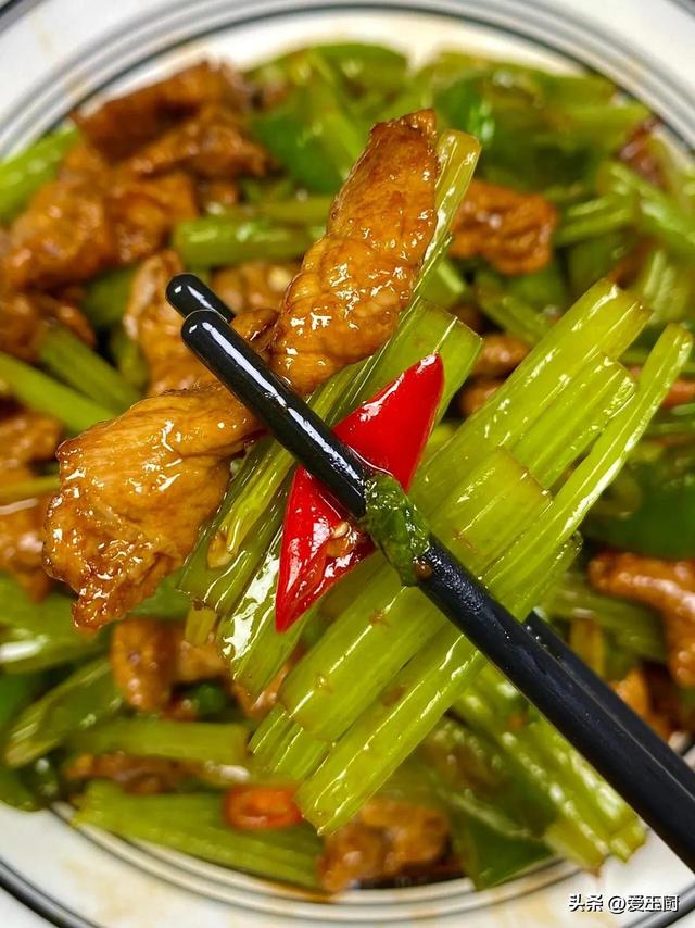 “头伏”将至，常吃4样，祛湿消肿，清热解暑，还能减肥瘦身