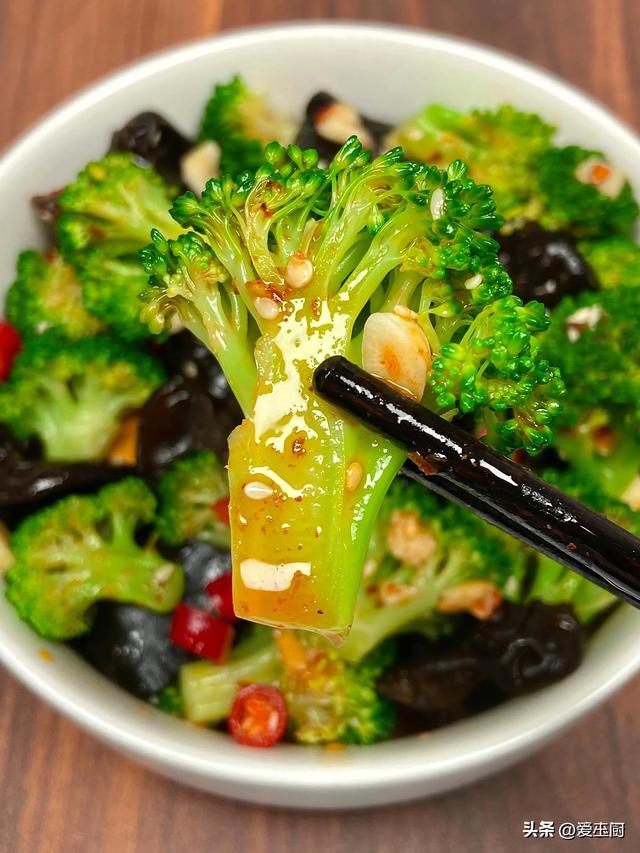 夏天不排毒，一年都添堵，夏季这4道“排毒菜”要多吃 一年都安康