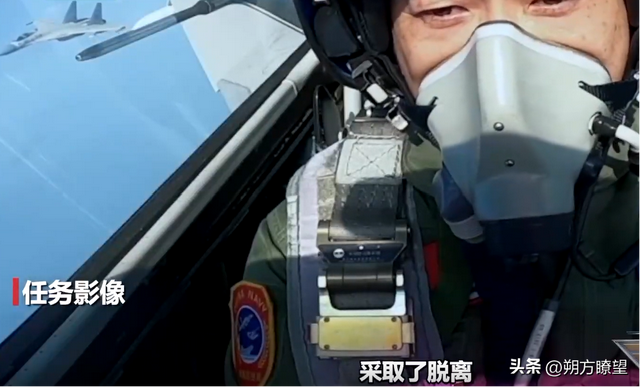 央视曝光！4架外机逼近中方航母，歼15紧急升空，两边都带了实弹