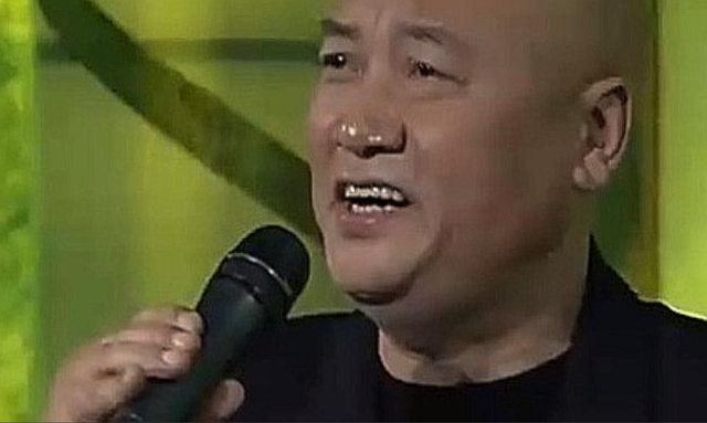 72岁"唐僧"都开始卖房了！袈裟秒变西装，33年权门生活成了笑话