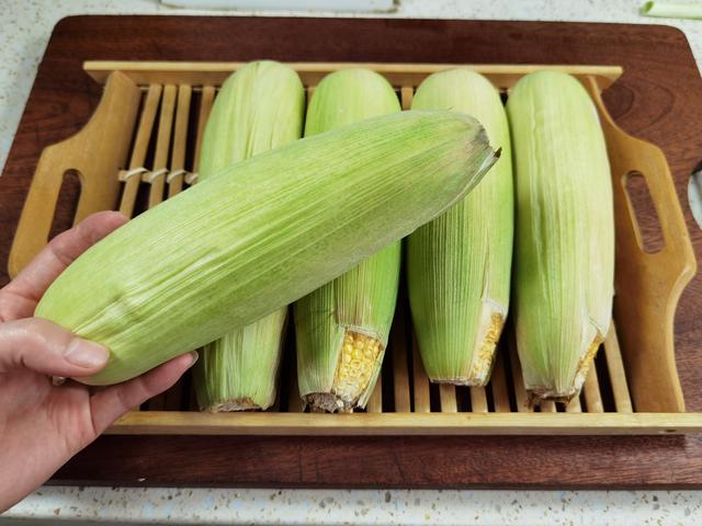 生存玉米，水煮和直接放冰箱都不对，教你一招，放一年也鲜嫩喷鼻
甜