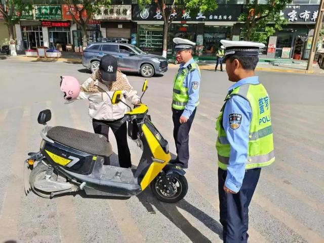 持C1证注意！7月起，这4种电动车不克不及
随便骑，小心扣9分罚2000！