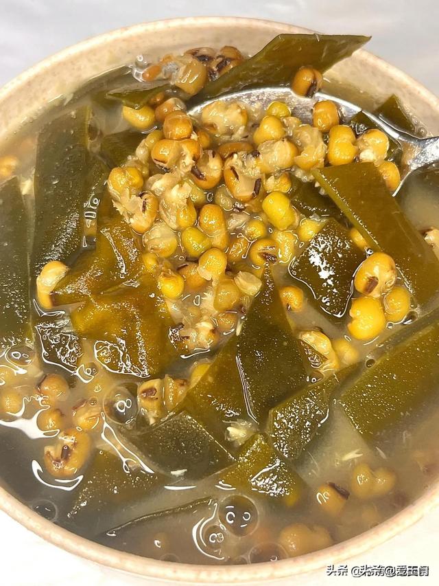 绿豆配一宝，少往病院
跑，一祛湿，二消暑，三补水低沉胆固醇