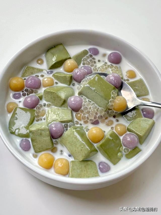 天气炎热没有食欲，来试试这几款清热解暑甜汤，担保
你味蕾年夜
开