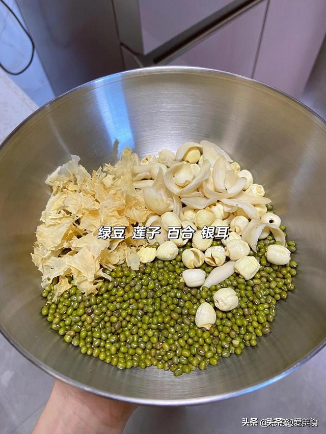 天气炎热没有食欲，来试试这几款清热解暑甜汤，担保
你味蕾年夜
开