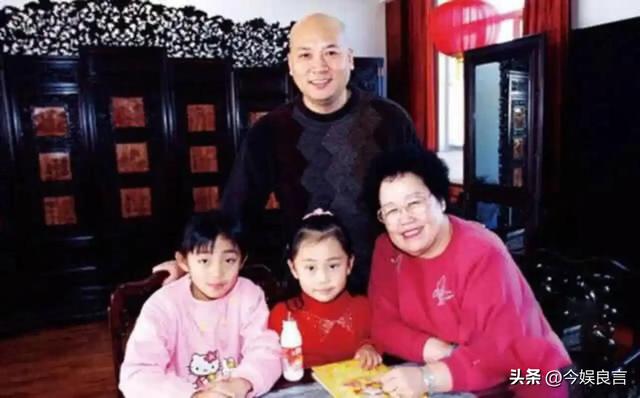 72岁“唐僧”都开始

卖房了！法衣
秒变西装，33年豪门生活成了笑话