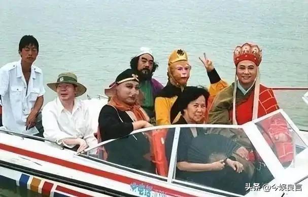 72岁“唐僧”都开始

卖房了！法衣
秒变西装，33年豪门生活成了笑话