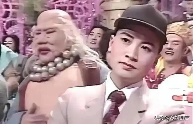 72岁“唐僧”都开始

卖房了！法衣
秒变西装，33年豪门生活成了笑话