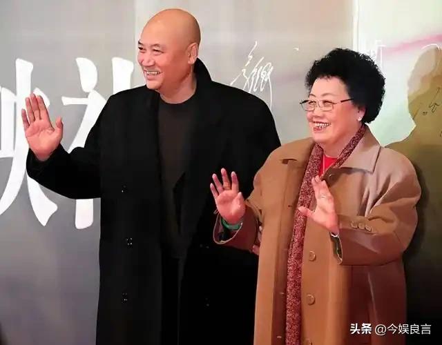 72岁“唐僧”都开始

卖房了！法衣
秒变西装，33年豪门生活成了笑话