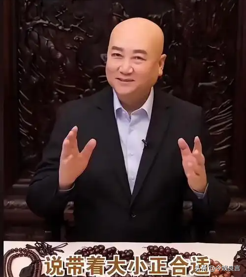 72岁“唐僧”都开始

卖房了！法衣
秒变西装，33年豪门生活成了笑话