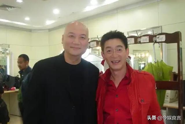 72岁“唐僧”都开始

卖房了！法衣
秒变西装，33年豪门生活成了笑话