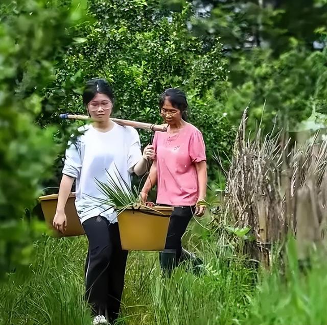国度
出手！“扁担女孩”账号被警方处罚，行政拘留10天，缘故原由曝光