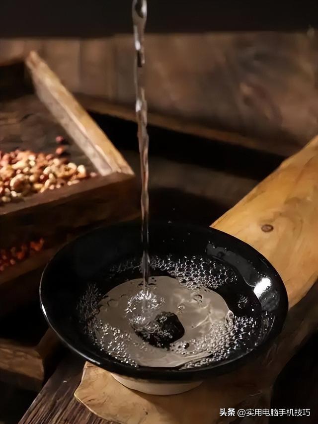 央视曝光知名
国酒，纯酒精兑水，年份包装全造假，成本4元卖150