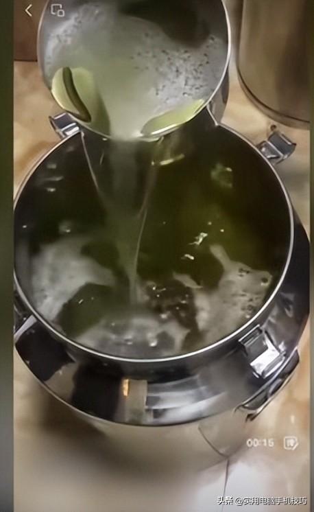 央视曝光知名
国酒，纯酒精兑水，年份包装全造假，成本4元卖150