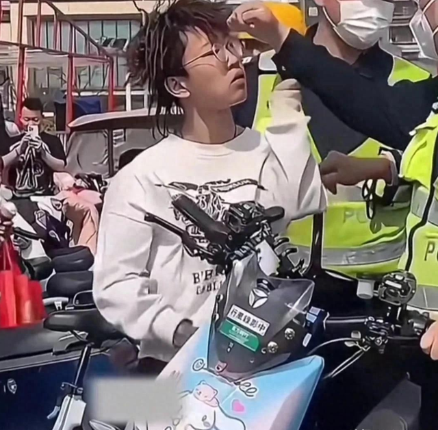 临沂加油站群体打砸事件后续：原因很幼稚，警方介入，已抓获23人