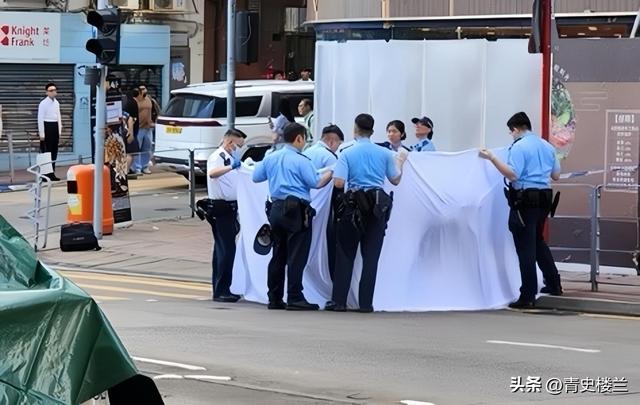 突发！喷鼻香

港着名导演跳楼轻生当场逝世
亡，躯体和头部门散落在两地