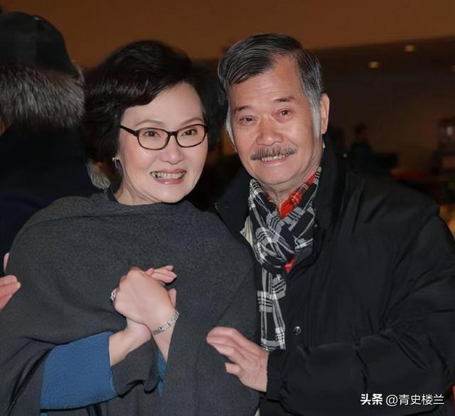 突发！喷鼻香

港着名导演跳楼轻生当场逝世
亡，躯体和头部门散落在两地