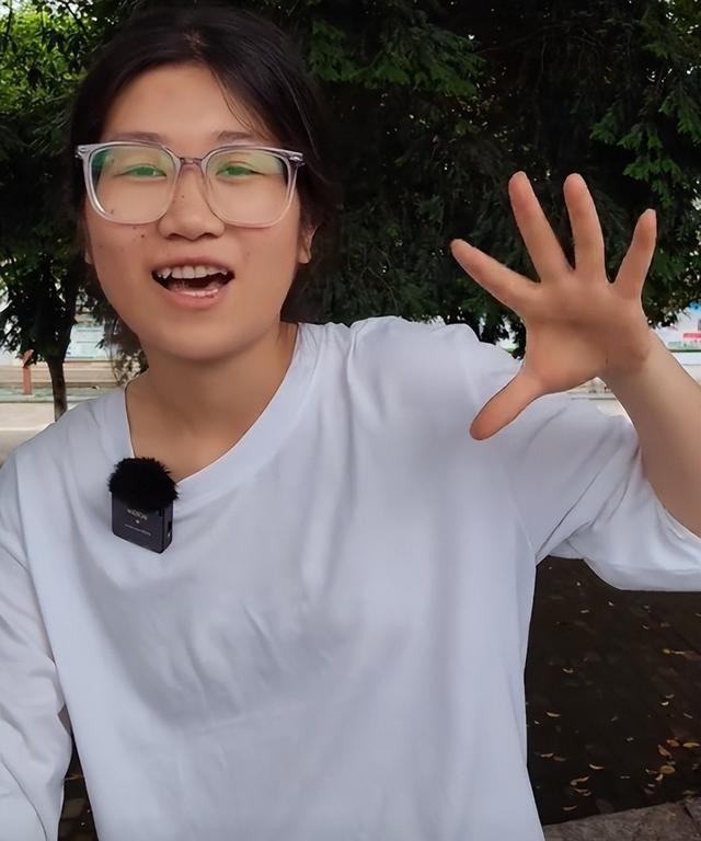 国度
出手！“扁担女孩”账号被警方处罚

，行政拘留10天，内情曝光