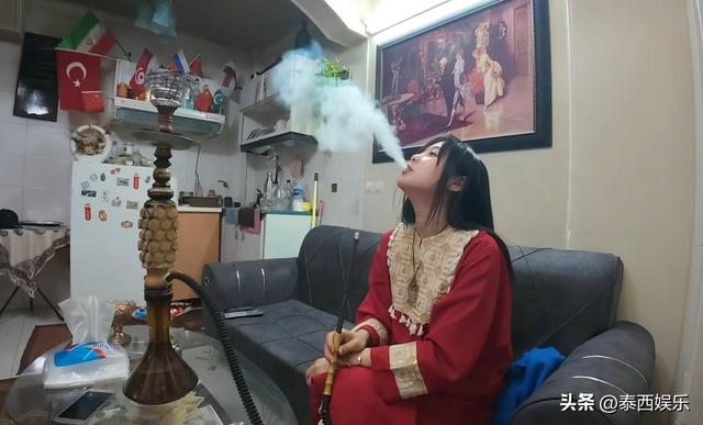 中国女孩穷游伊朗，免费住陌生男子家当沙发客，晚上却遭特别哀求
