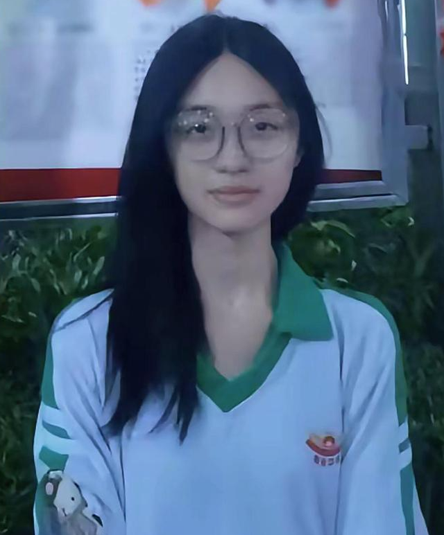 17岁海南女孩确认身亡！生前友人
圈曝光，黑幕流出，果真
有情况