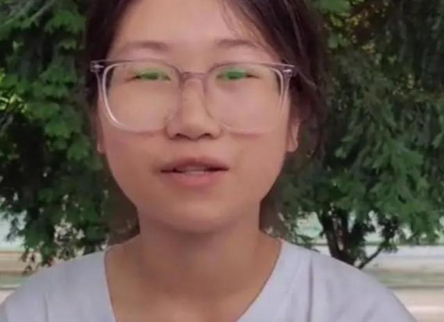 广西扁担女孩高考成绩出炉，班主任亲身回应后，恶心的一幕出现了