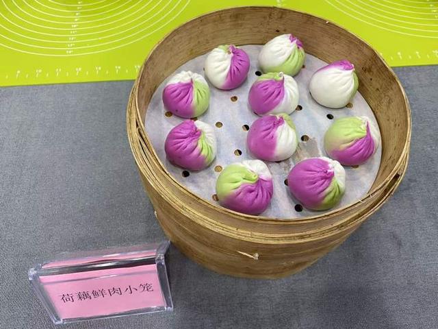 泡椒小笼来啦！古猗园小笼餐厅上新，荷花、荷叶、藕带、莲子做的荷花宴也来尝一下？